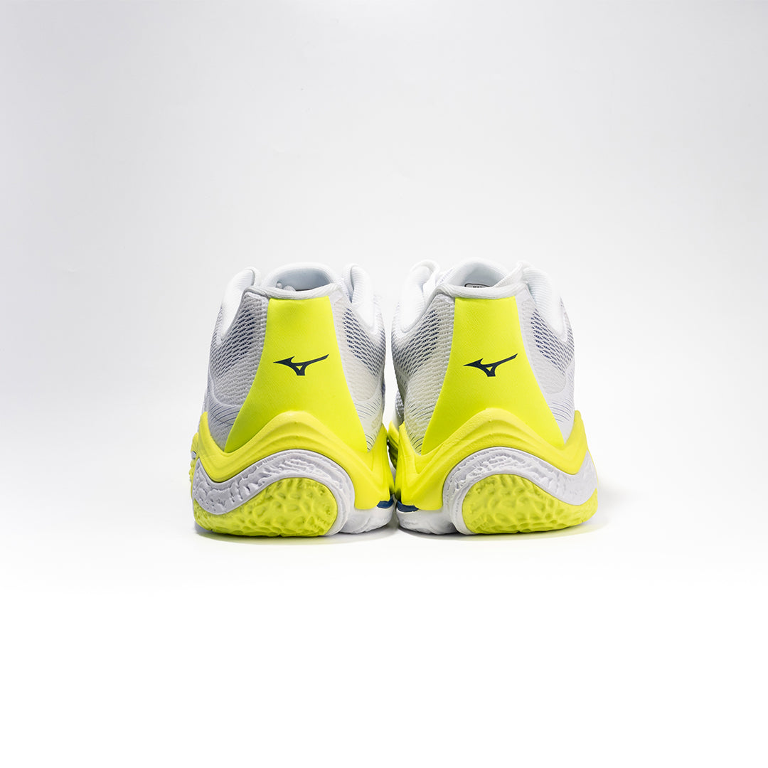 Mizuno รุ่น Wave Lightning Elite