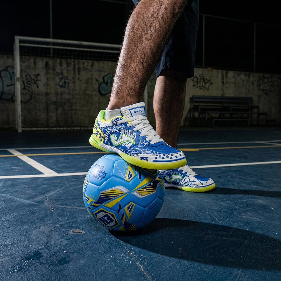 Futsal shoes