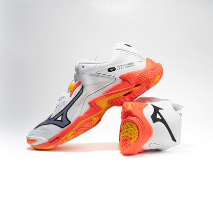 Mizuno รุ่น Wave Lightning Z8