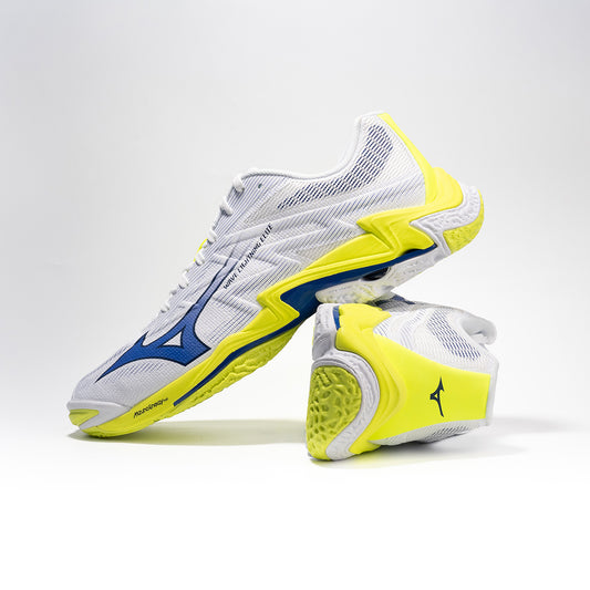 Mizuno รุ่น Wave Lightning Elite